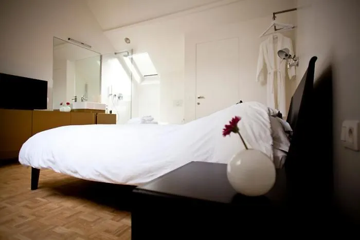 B&B Yellow Submarine Antwerp 5*,